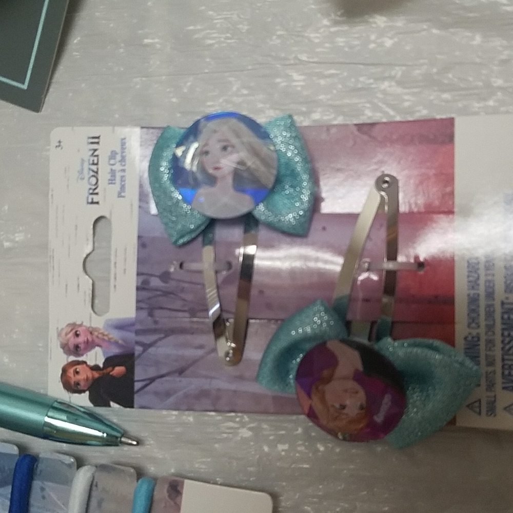 Frozen Hair tie, Frozen hair clips and a beautiful pen - Picture 3 of 4